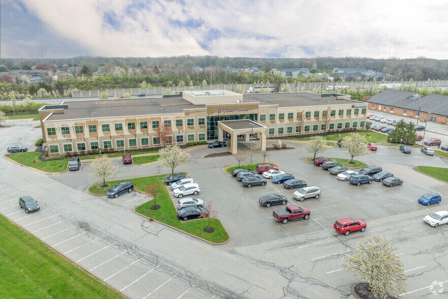 4880 Century Plaza Rd, Indianapolis, IN à louer - Photo du bâtiment - Image 3 de 12