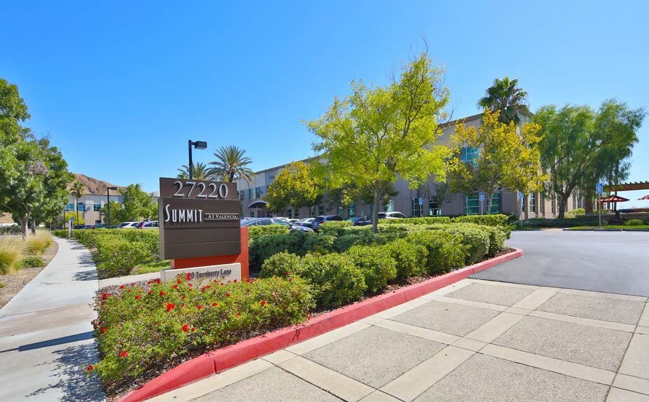 27220 W Turnberry Ln, Valencia, CA for sale - Building Photo - Image 3 of 8