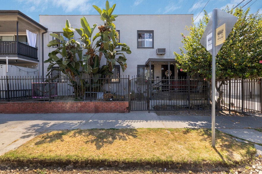 1014 N El Centro Ave, Los Angeles, CA à vendre - Photo du bâtiment - Image 2 de 8