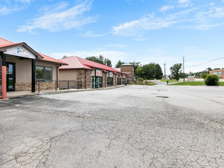 2690 Hendersonville Rd, Fletcher, NC for lease - Building Photo - Image 3 of 30