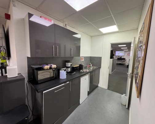 St George Sq, Bolton for lease Interior Photo- Image 1 of 4