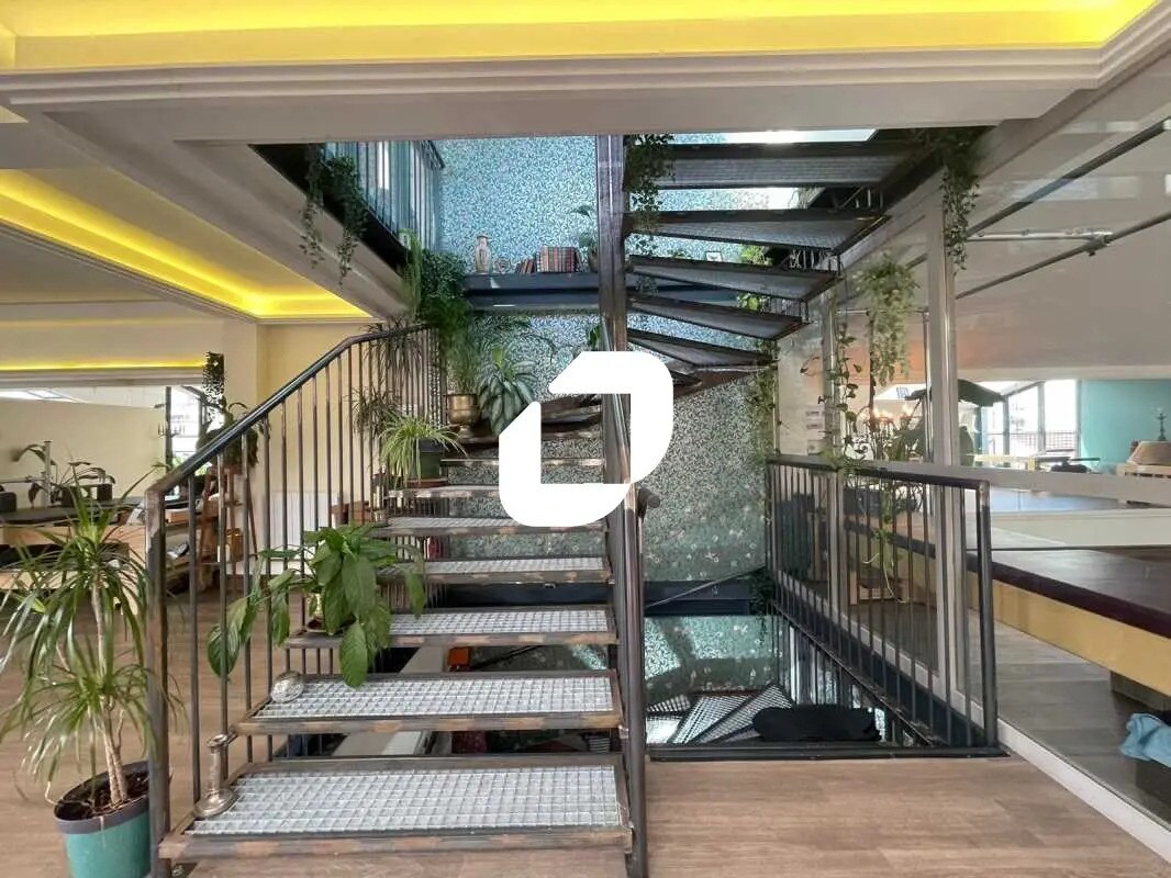 Office in Courbevoie for lease Interior Photo- Image 1 of 10