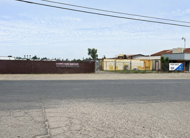 1716 E Goshen Ave, Visalia, CA à vendre - Photo du bâtiment - Image 2 de 6