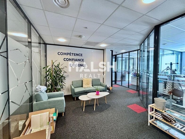 Office in Lyon for lease - Interior Photo - Image 3 of 11