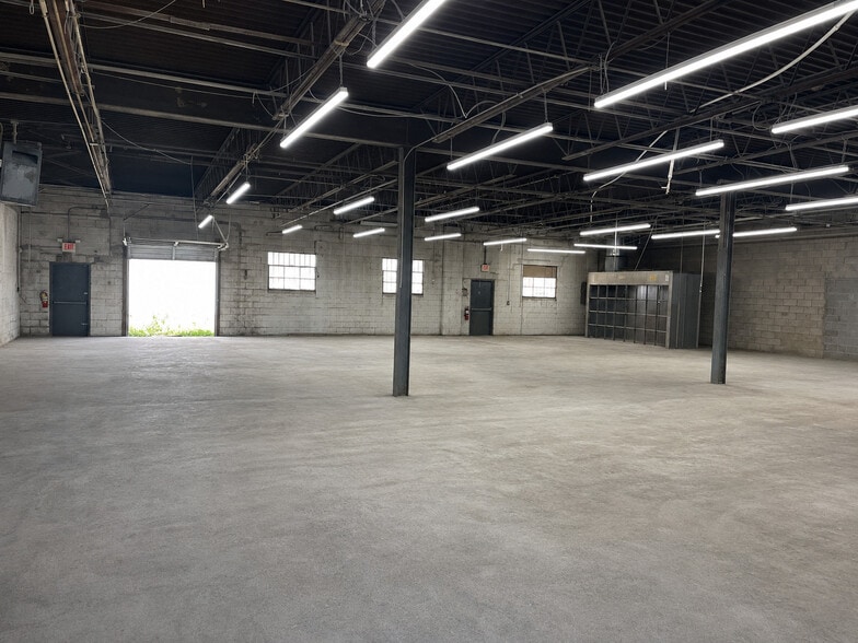 55 Brook Ave, Deer Park, NY for lease - Building Photo - Image 3 of 11