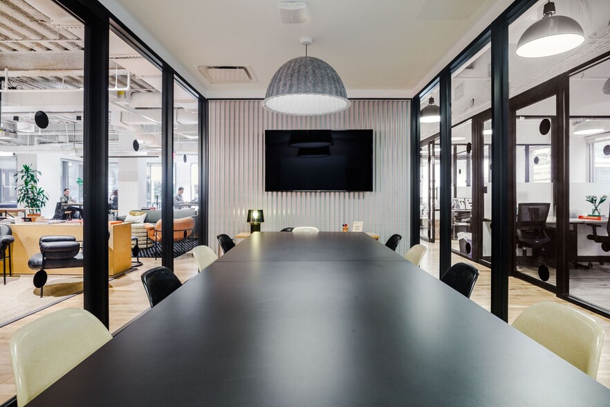 750 Lexington Ave, New York, NY for lease - Interior Photo - Image 2 of 6