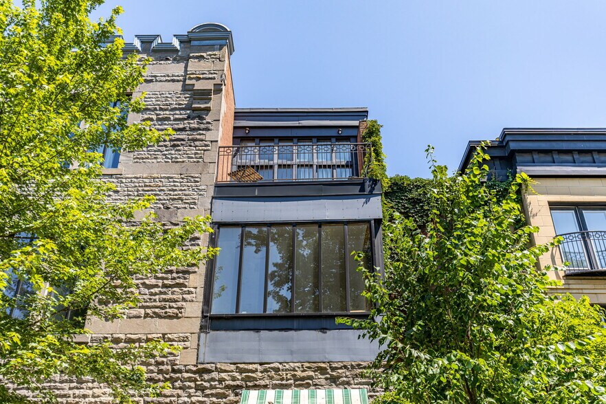 250 Av Des Pins E, Montréal, QC à vendre - Photo du bâtiment - Image 3 de 17