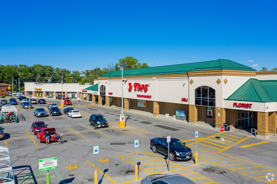 287-301 Meadow Dr, North Tonawanda, NY for lease - Primary Photo - Image 1 of 28