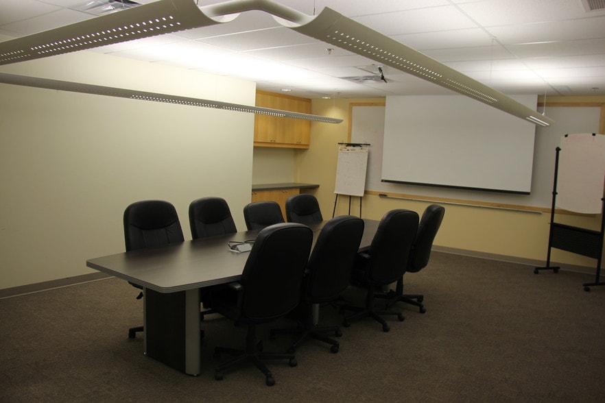 9452 51 Av NW, Edmonton, AB à louer - Photo intérieure - Image 3 de 6