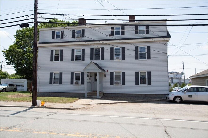 466 Washington St, Coventry, RI à vendre - Photo du bâtiment - Image 2 de 11