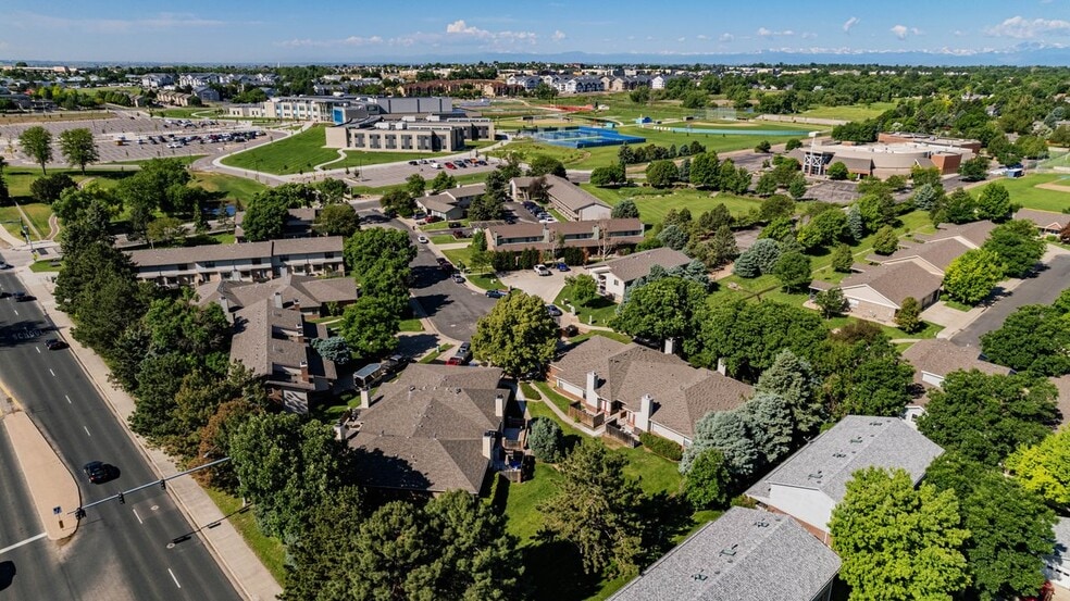 35th Avenue Court Multi-Family Portfolio portfolio of 2 properties for sale on LoopNet.ca - Primary Photo - Image 1 of 2