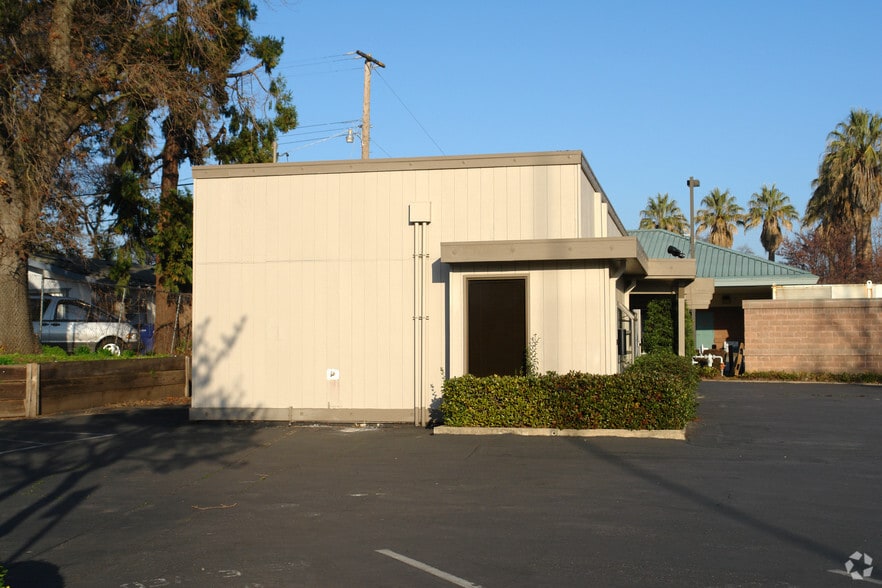 2188 Stockton Blvd, Sacramento, CA for lease - Building Photo - Image 2 of 3