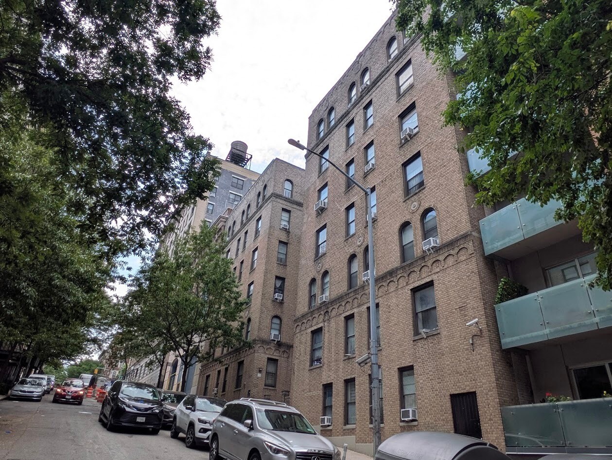 610 W 143rd St, New York, NY à vendre Photo du bâtiment- Image 1 de 5