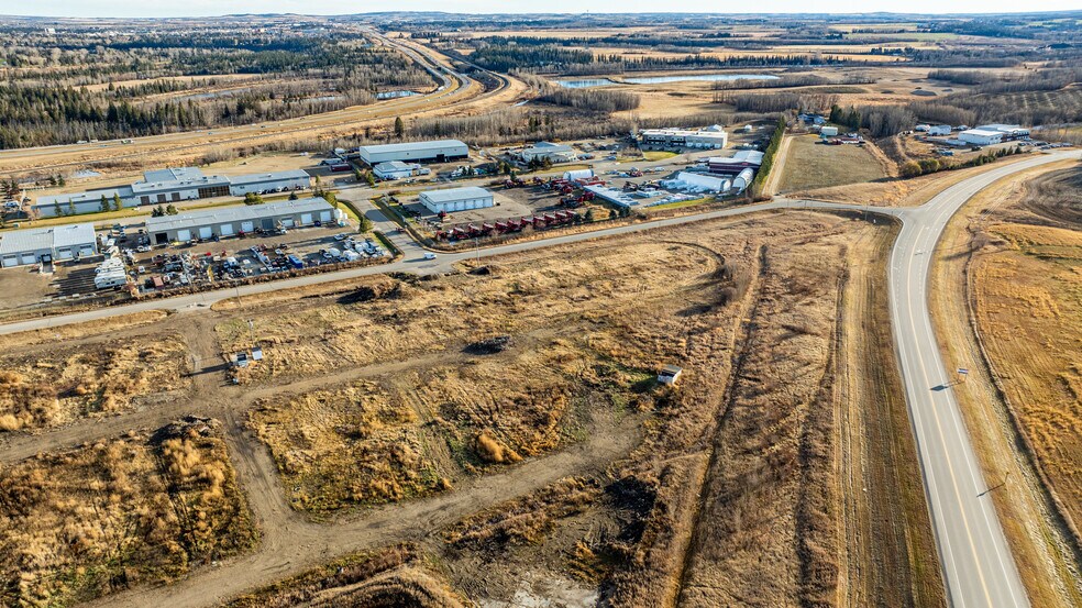 28008 Burnt Lake Trail, Red Deer, AB à vendre - Photo du bâtiment - Image 2 de 10