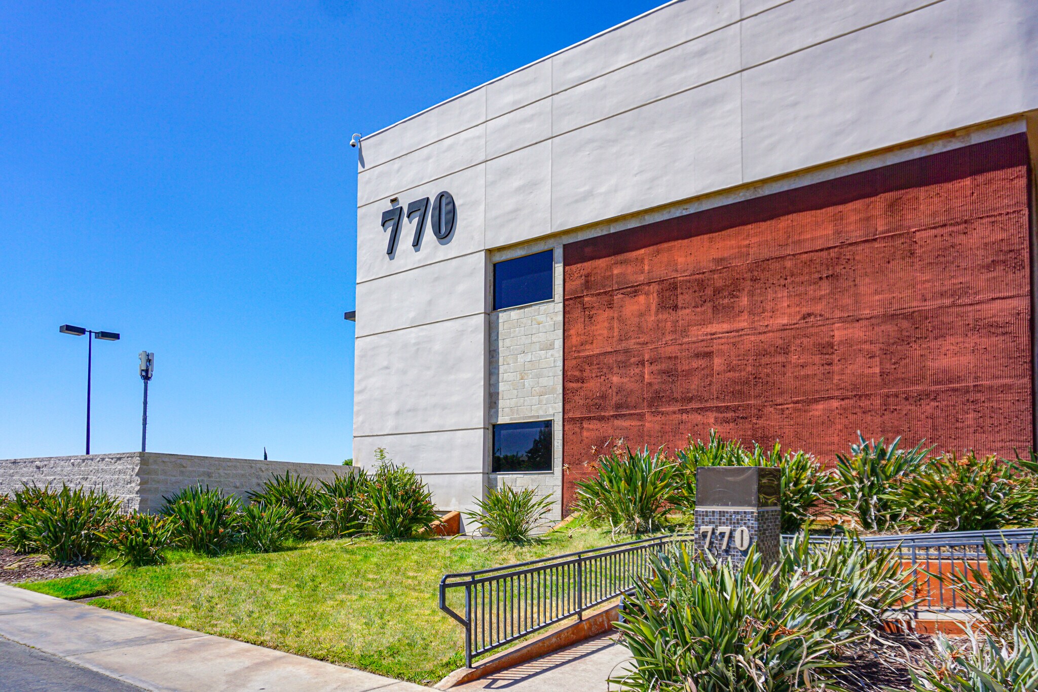 770 E Shaw Ave, Fresno, CA à louer Photo du bâtiment- Image 1 de 10