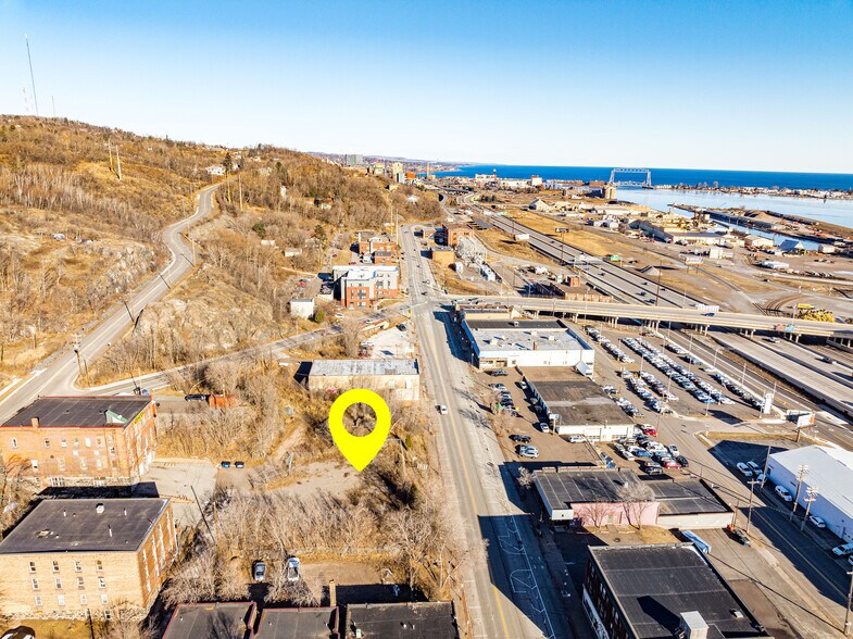 17xx W Superior St, Duluth, MN à louer - Photo du bâtiment - Image 2 de 3