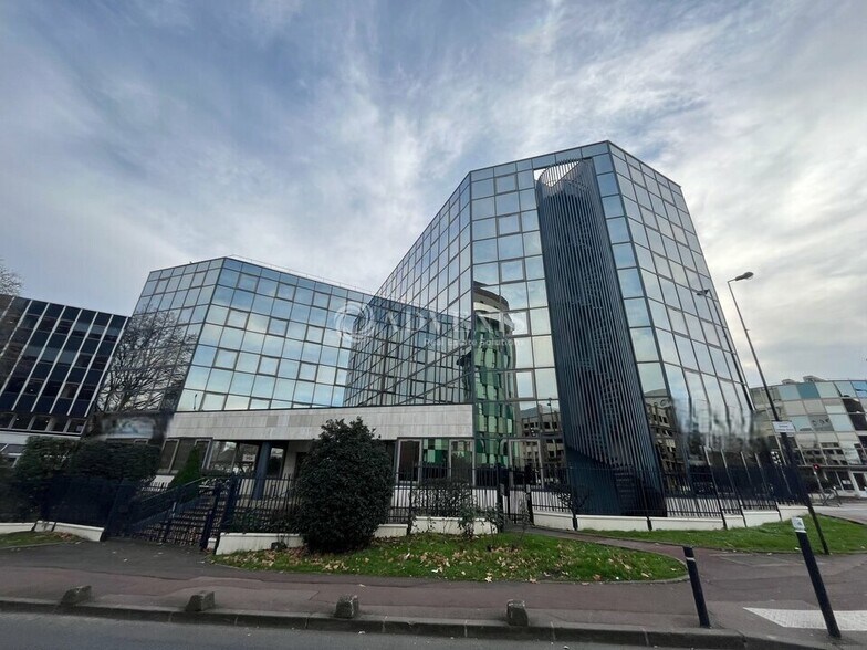 Bureau dans Fontenay-sous-Bois à louer - Photo du bâtiment - Image 1 de 7