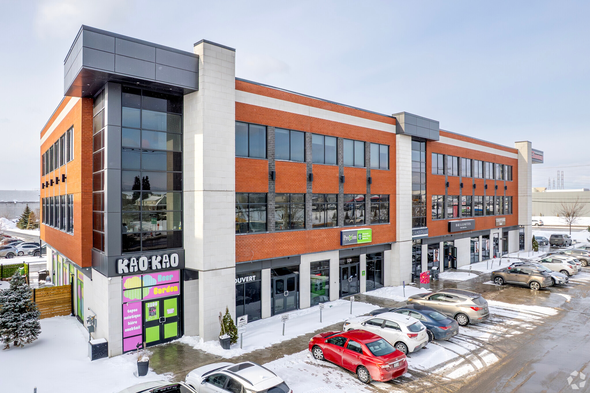 3200-3260 Boul Curé-Labelle, Laval, QC for sale Primary Photo- Image 1 of 4