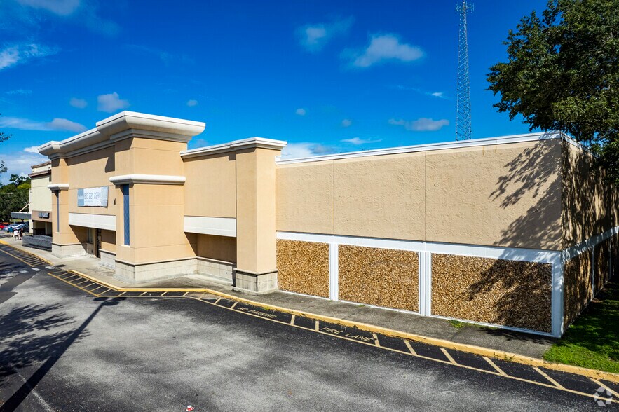610-620 E Brandon Blvd, Brandon, FL à vendre - Photo du bâtiment - Image 1 de 8