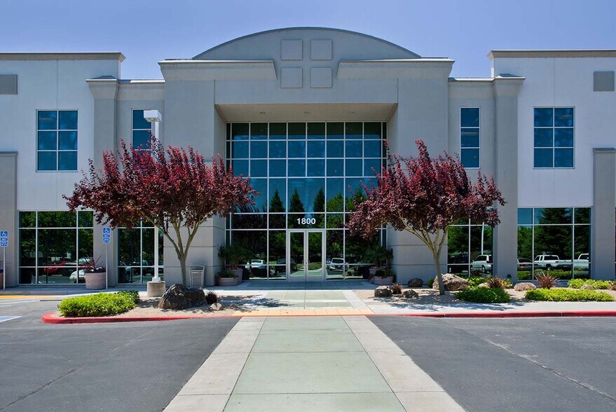 1800 S McDowell Blvd, Petaluma, CA à louer - Photo du bâtiment - Image 3 de 18