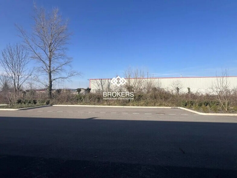 Local d'activités dans Bourgoin-Jallieu à vendre - Photo du bâtiment - Image 3 de 20