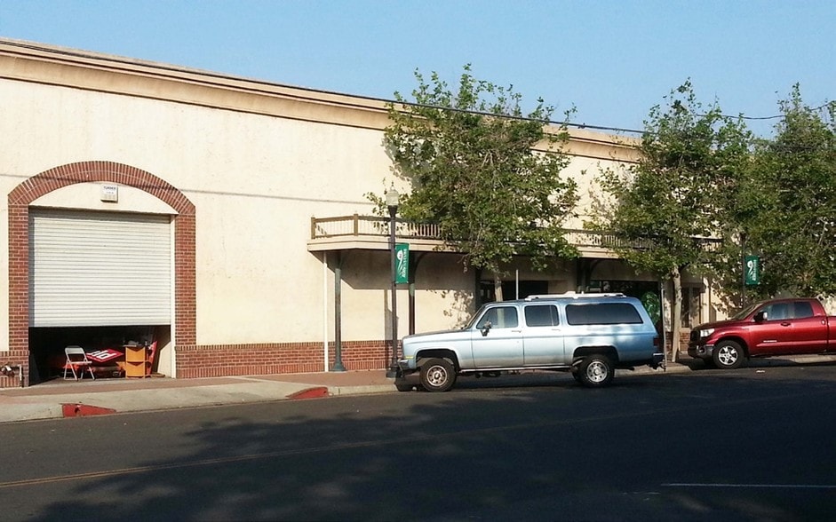 6 E Yosemite Ave, Madera, CA for sale - Building Photo - Image 3 of 9