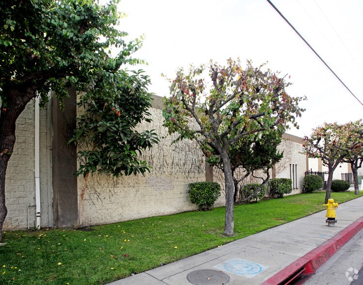 14910-14914 E Nelson Ave, City of Industry, CA for lease - Building Photo - Image 2 of 4