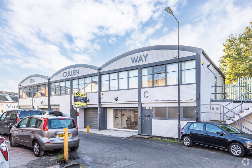 10 Cullen Way, Londres à louer - Photo principale - Image 1 de 2