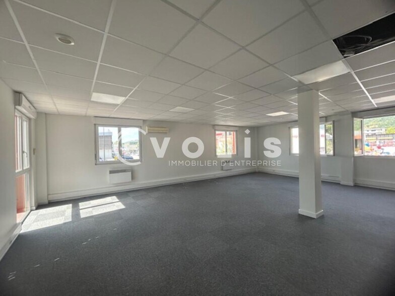 Office in Crolles for lease - Interior Photo - Image 1 of 5