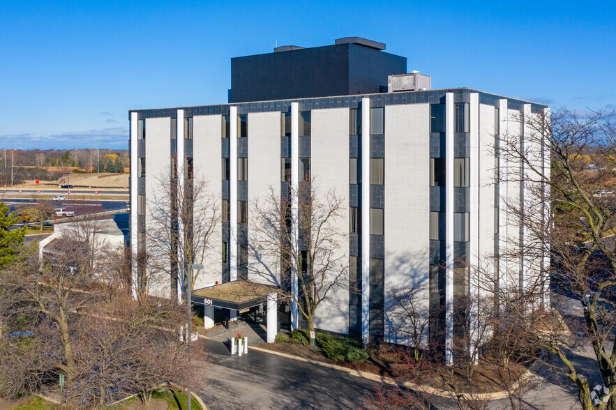 601 Skokie Blvd, Northbrook, IL for sale - Building Photo - Image 1 of 1