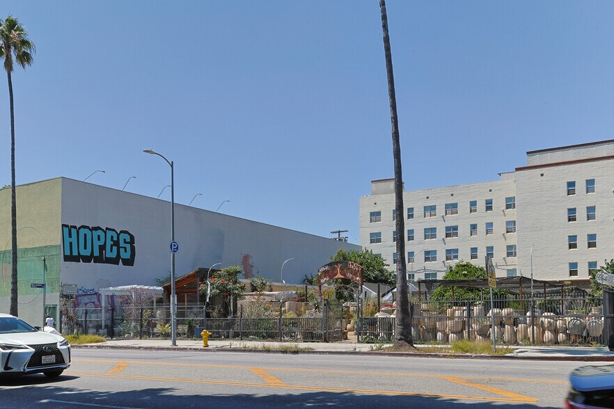 6751 W Sunset Blvd, Hollywood, CA à vendre - Photo du bâtiment - Image 2 de 4