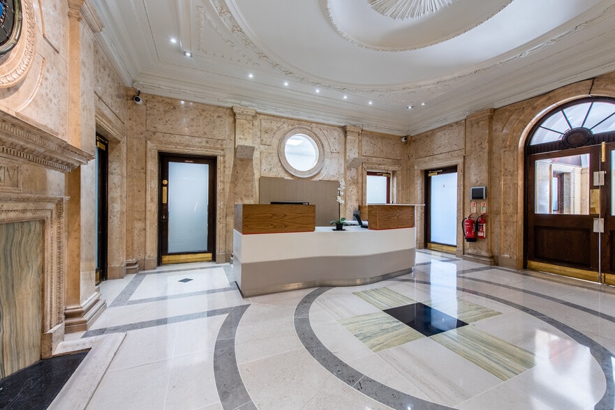 29 Lincoln's Inn Fields, London for lease - Lobby - Image 2 of 18