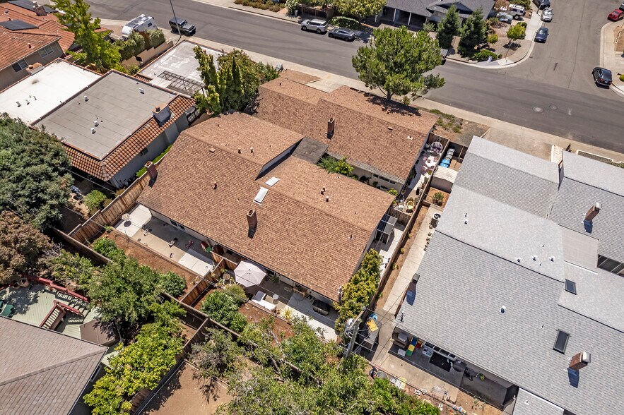 10178 Alpine Dr, Cupertino, CA à vendre - Photo du bâtiment - Image 2 de 32