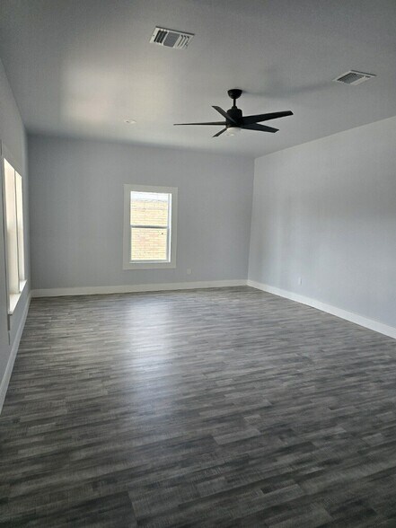 1607 N Pine St, San Antonio, TX à louer - Photo du bâtiment - Image 3 de 14