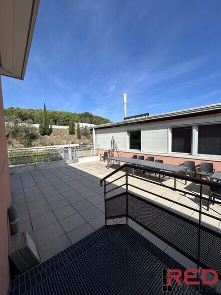 Bureau dans Aix-en-Provence à louer - Photo du bâtiment - Image 2 de 3