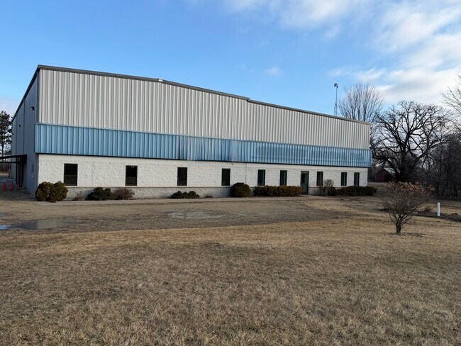 Plus de détails pour 195 Wendt Dr, Waupaca, WI - Industriel à louer