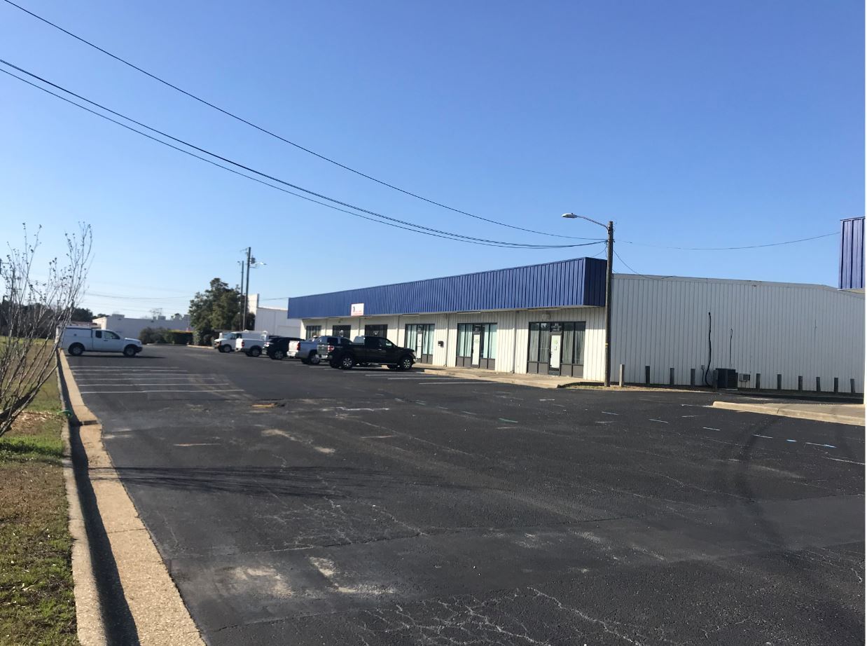 1211 Ireland Dr, Fayetteville, NC à louer Photo principale- Image 1 de 10