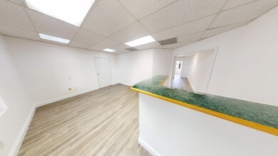 1111 SE Federal Hwy, Stuart, FL à louer Photo intérieure- Image 1 de 5