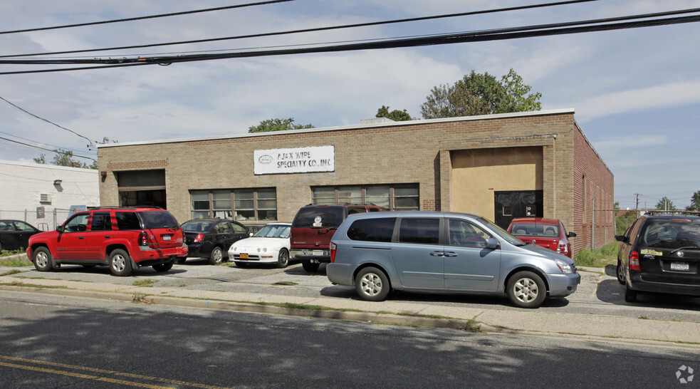 119 Bloomingdale Rd, Hicksville, NY for sale - Primary Photo - Image 1 of 2