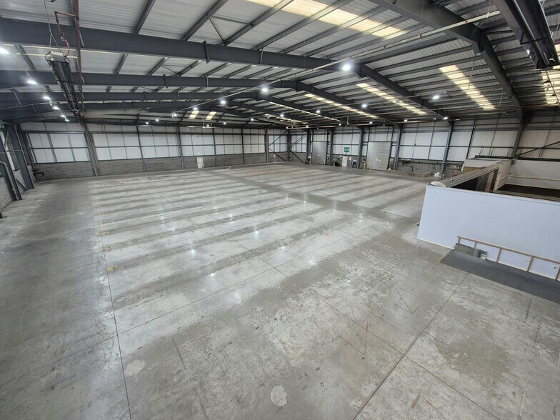 Renown Ave, Coventry à vendre - Photo du bâtiment - Image 2 de 7