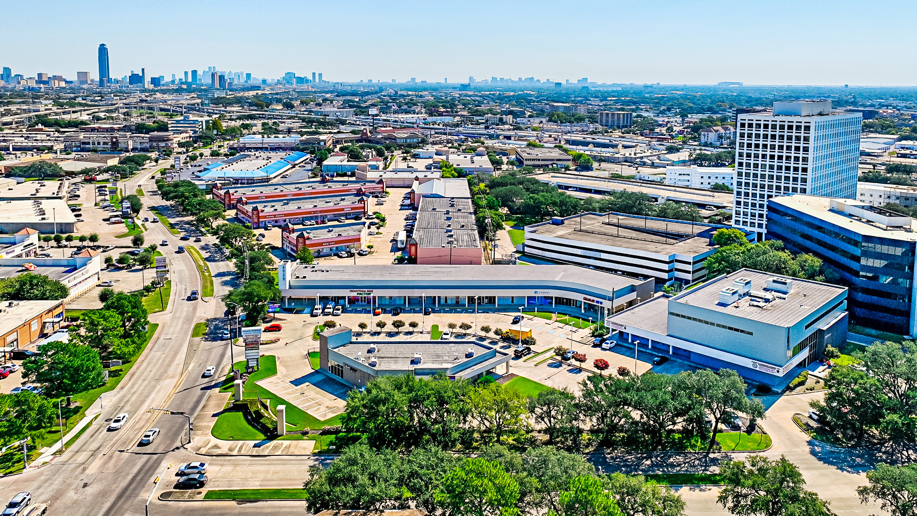 6959 Harwin Dr, Houston, TX à vendre Photo du bâtiment- Image 1 de 1