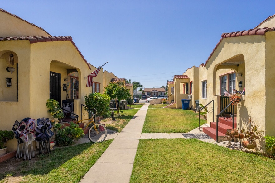 562 S Fetterly Ave, East Los Angeles, CA for sale - Primary Photo - Image 1 of 6