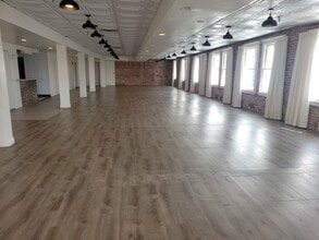 101 W 4th St, Santa Ana, CA à louer Photo intérieure- Image 1 de 7