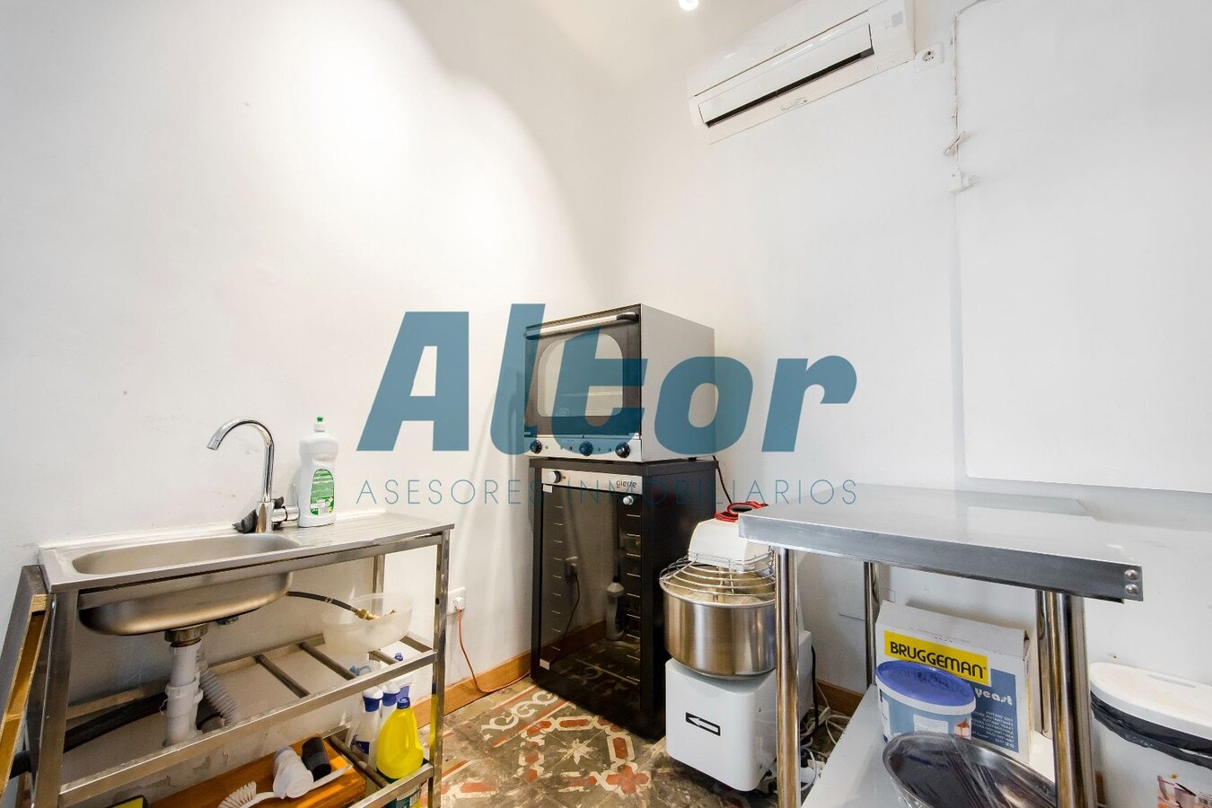 Madrid, MAD 28009 - Unit Pta. IZ - - Interior Photo - Image 1 of 9