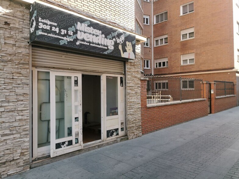 Retail in Valladolid for lease - Building Photo - Image 2 of 12