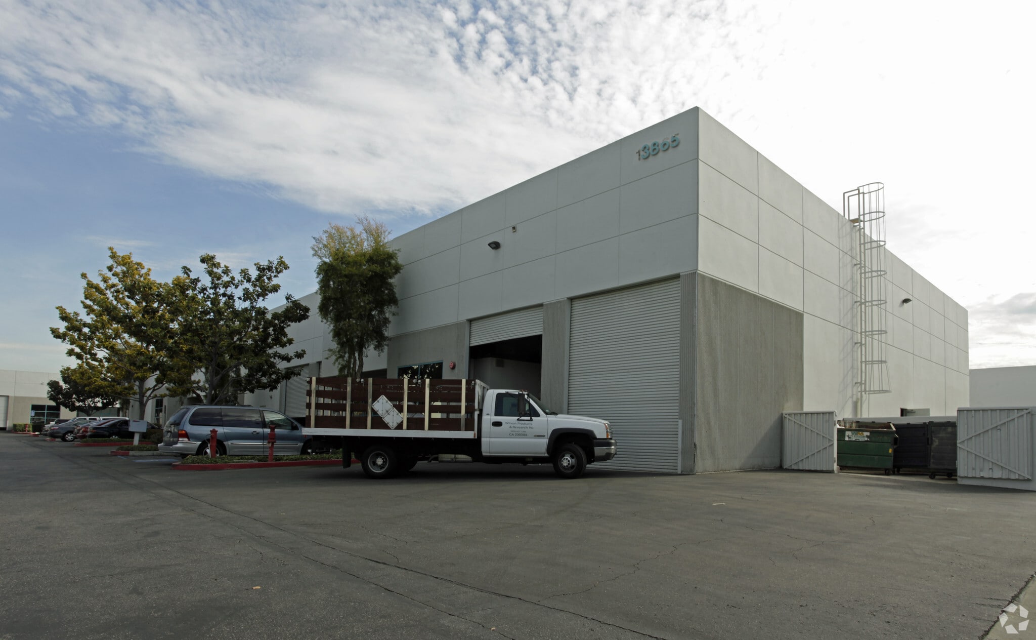 13865 Magnolia Ave, Chino, CA for lease Primary Photo- Image 1 of 5