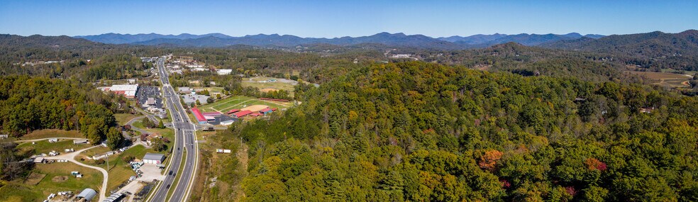 1556 US 441S, Franklin, NC à vendre - Photo principale - Image 1 de 40