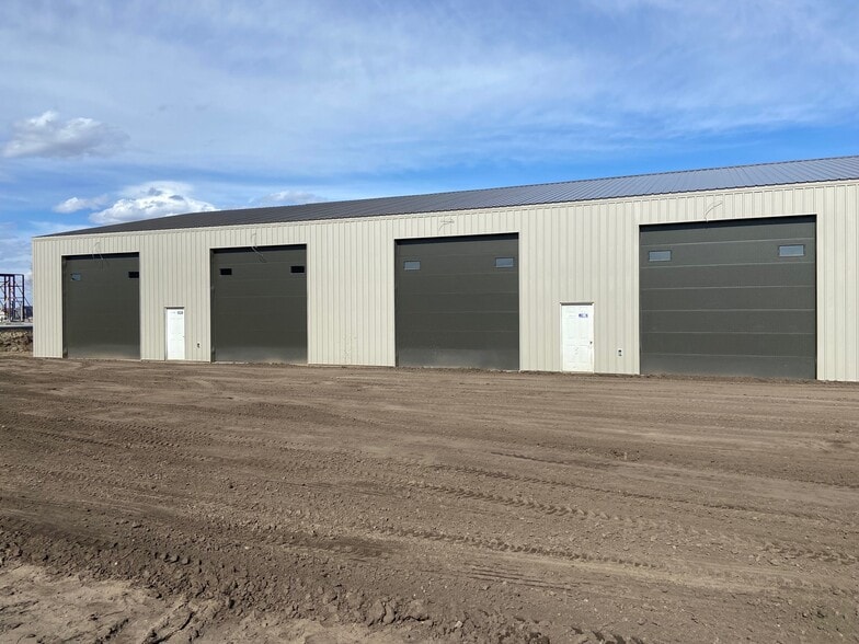 1806 Burlington Dr, Bismarck, ND for lease - Primary Photo - Image 1 of 1