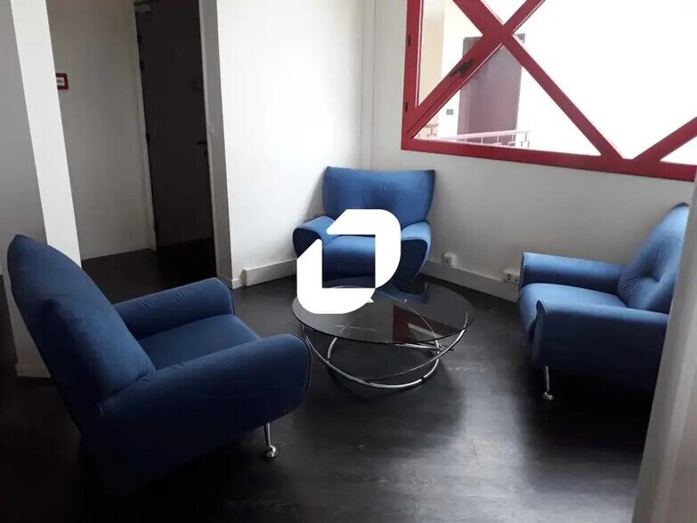 Bureau dans Les Essarts-le-Roi à vendre - Photo intérieure - Image 2 de 10