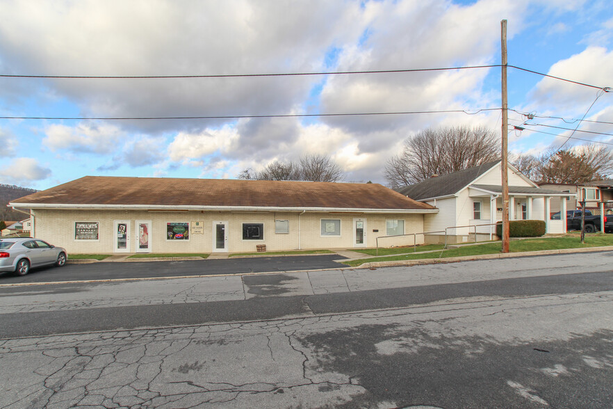 42 W 1st St, Wind Gap, PA for lease - Primary Photo - Image 1 of 13